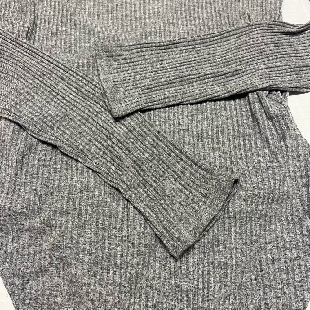 CAPE JUBY Women’s Medium Gray V-neck Crossover Wrap Ribbed Long Sleeve BodySuit - Picture 12 of 12